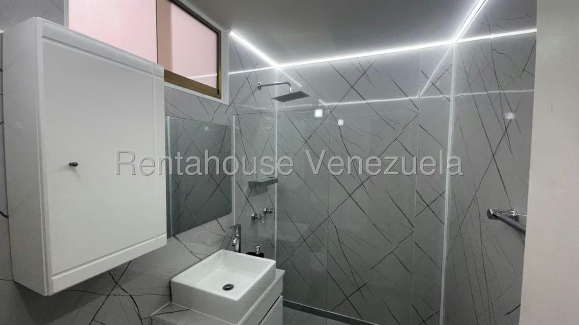 Apartamento (1 Nivel) en Alquiler en Colinas de Bello Monte, Distrito Metropolitano - 16