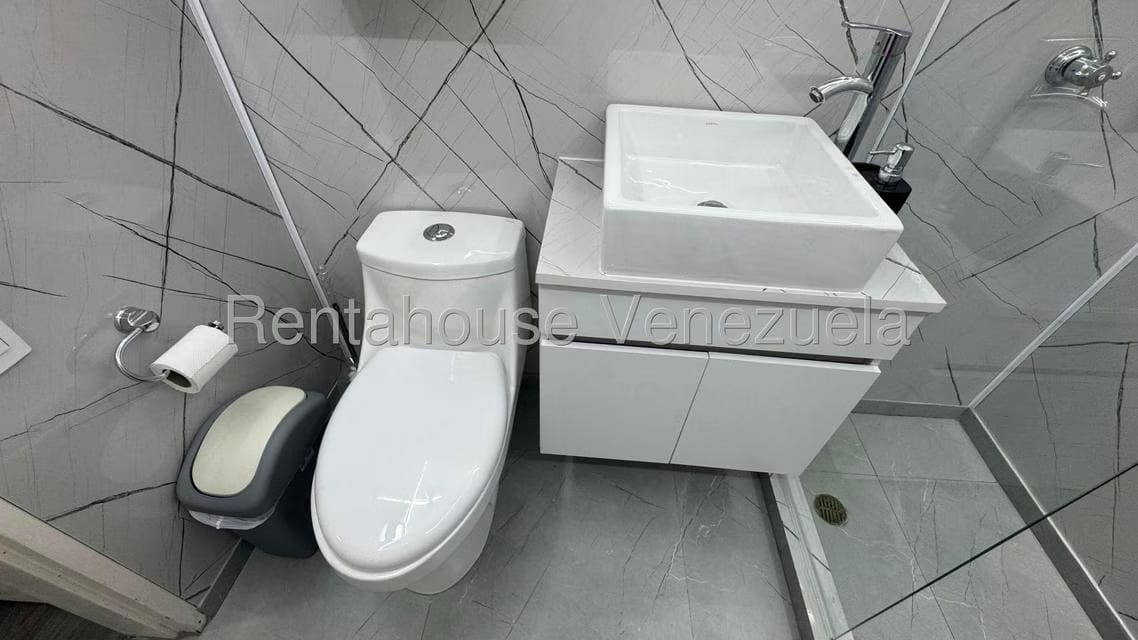 Apartamento (1 Nivel) en Alquiler en Colinas de Bello Monte, Distrito Metropolitano - 17