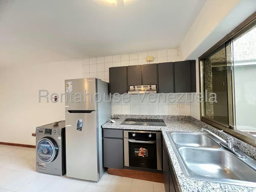Apartamento (1 Nivel) en Alquiler en Colinas de Bello Monte, Distrito Metropolitano - 12