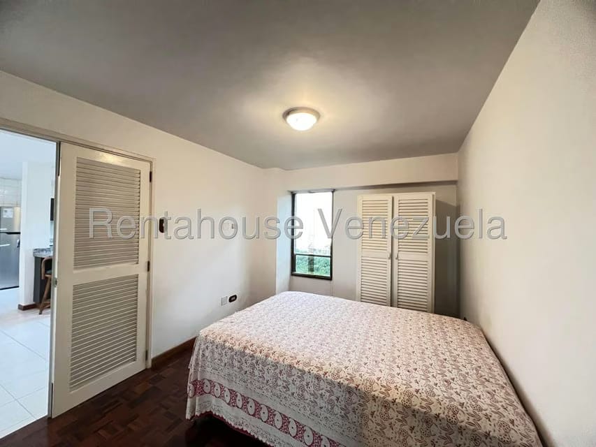 Apartamento (1 Nivel) en Alquiler en Colinas de Bello Monte, Distrito Metropolitano - 17