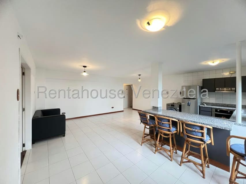 Apartamento (1 Nivel) en Alquiler en Colinas de Bello Monte, Distrito Metropolitano - 9