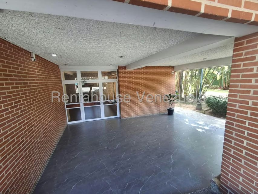 Apartamento (1 Nivel) en Alquiler en Los Naranjos del Cafetal, Distrito Metropolitano - 2