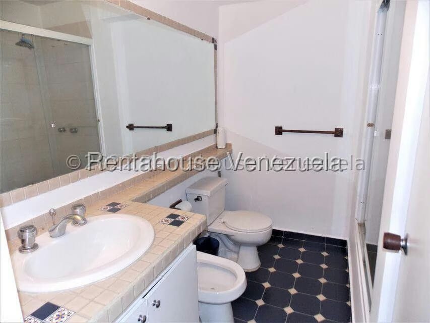 Apartamento (1 Nivel) en Alquiler en Los Naranjos del Cafetal, Distrito Metropolitano - 12