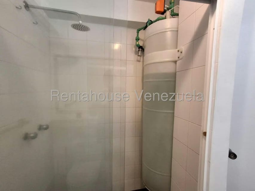 Apartamento (1 Nivel) en Alquiler en Los Naranjos del Cafetal, Distrito Metropolitano - 17