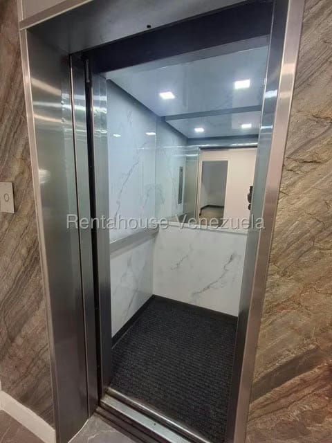 Apartamento (1 Nivel) en Alquiler en Los Naranjos del Cafetal, Distrito Metropolitano - 5