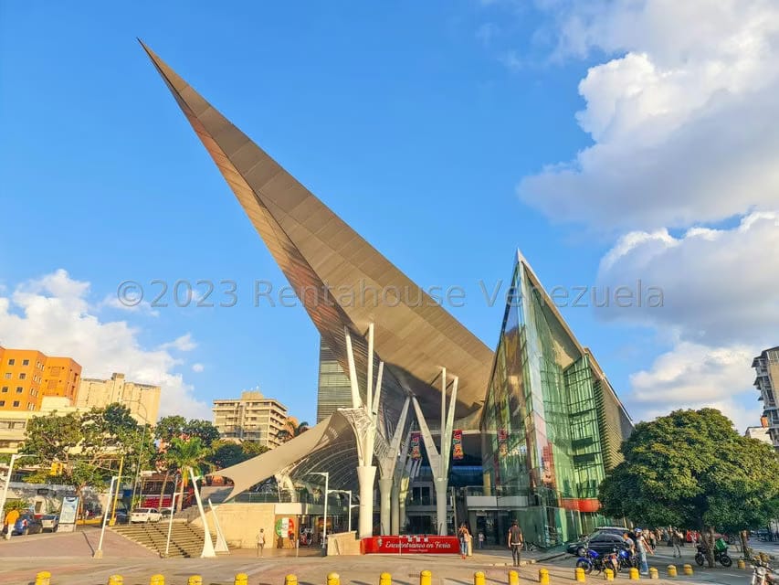 Comercial (Local Comercial) en Alquiler en Los Dos Caminos, Distrito Metropolitano