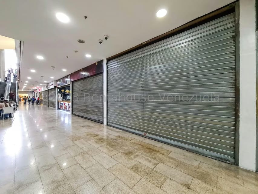 Comercial (Local Comercial) en Alquiler en Los Dos Caminos, Distrito Metropolitano - 2