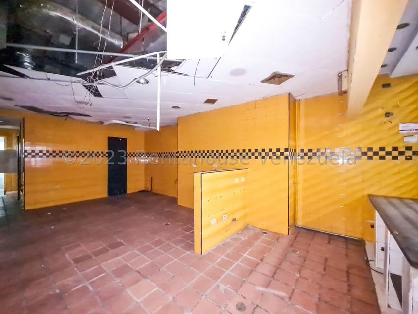 Comercial (Local Comercial) en Alquiler en Los Dos Caminos, Distrito Metropolitano - 6
