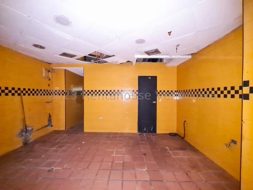 Comercial (Local Comercial) en Alquiler en Los Dos Caminos, Distrito Metropolitano - 7