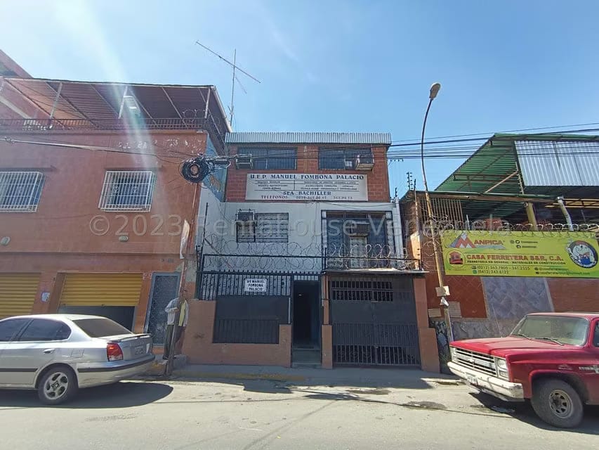 Comercial (Edificio) en Venta en Guarenas, Miranda - 2