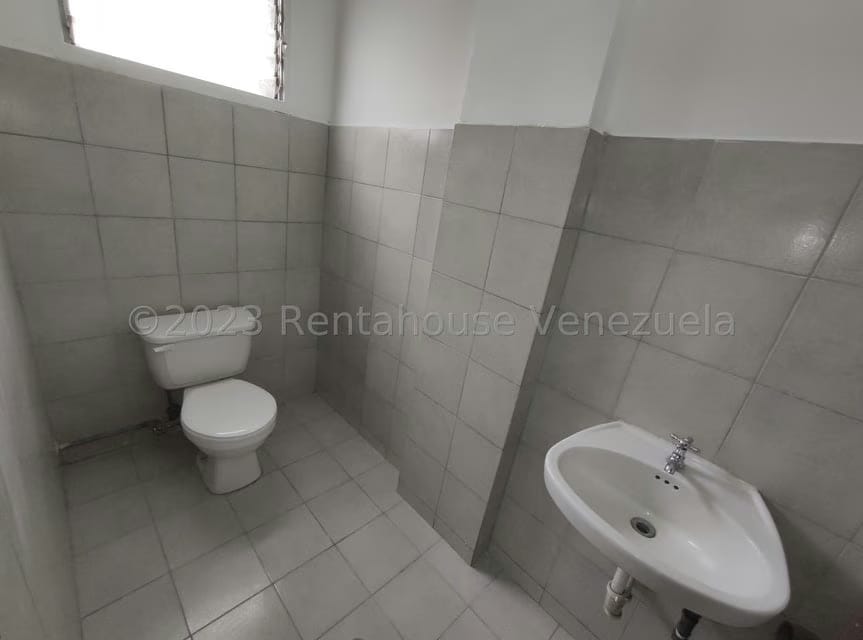 Comercial (Local Comercial) en Alquiler en El Tambor, Miranda - 11