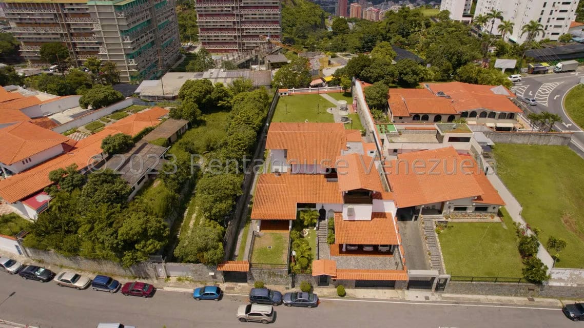 Casa (Duplex) en Venta en Cumbres de Curumo, Distrito Metropolitano