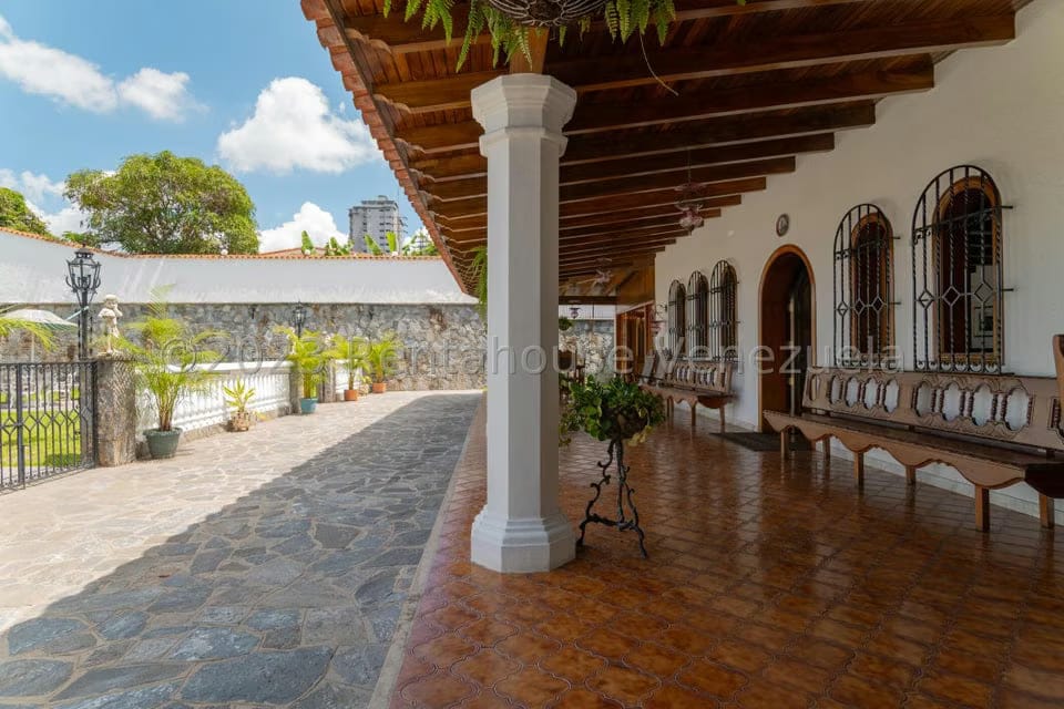 Casa (Duplex) en Venta en Cumbres de Curumo, Distrito Metropolitano - 14