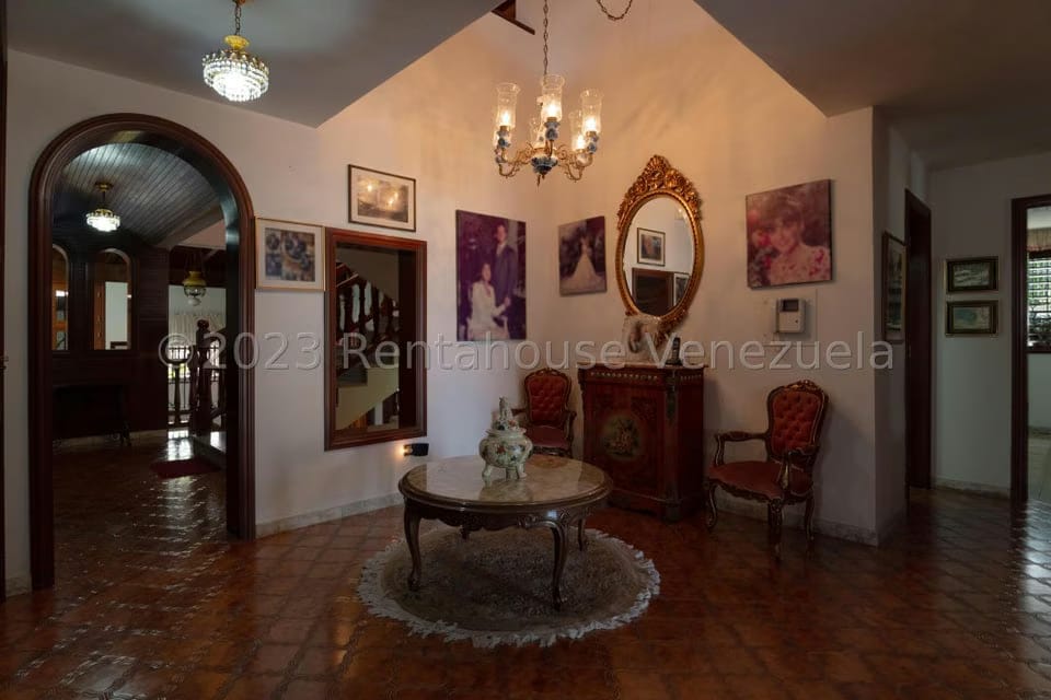 Casa (Duplex) en Venta en Cumbres de Curumo, Distrito Metropolitano - 24