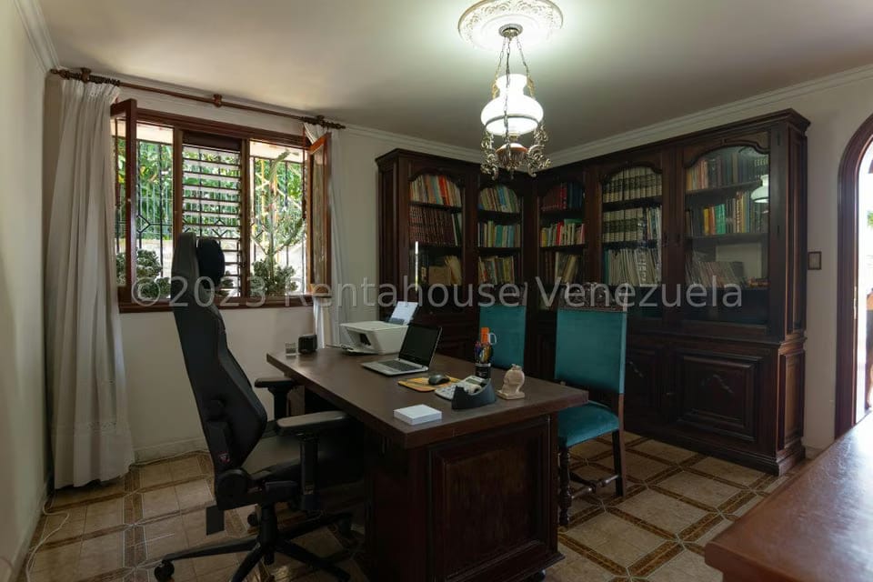 Casa (Duplex) en Venta en Cumbres de Curumo, Distrito Metropolitano - 30