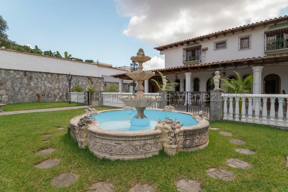 Casa (Duplex) en Venta en Cumbres de Curumo, Distrito Metropolitano - 33