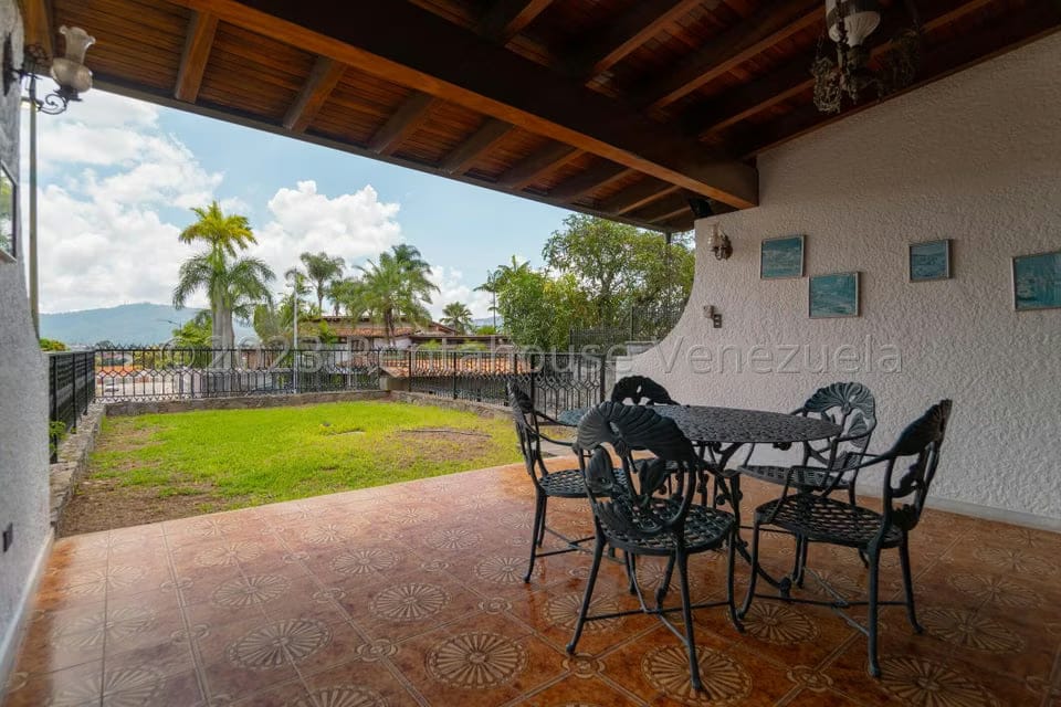 Casa (Duplex) en Venta en Cumbres de Curumo, Distrito Metropolitano - 38