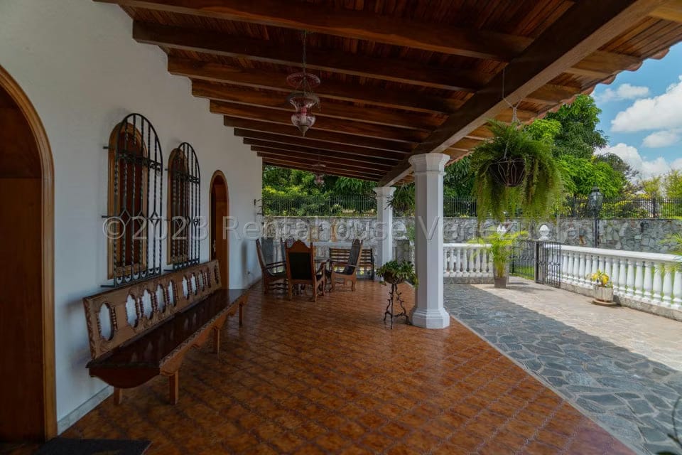 Casa (Duplex) en Venta en Cumbres de Curumo, Distrito Metropolitano - 6