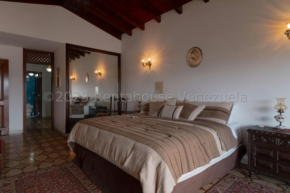 Casa (Duplex) en Venta en Cumbres de Curumo, Distrito Metropolitano - 56