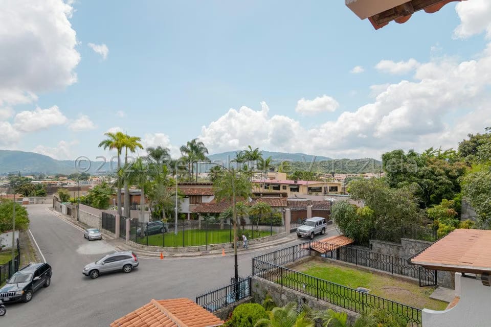 Casa (Duplex) en Venta en Cumbres de Curumo, Distrito Metropolitano - 61