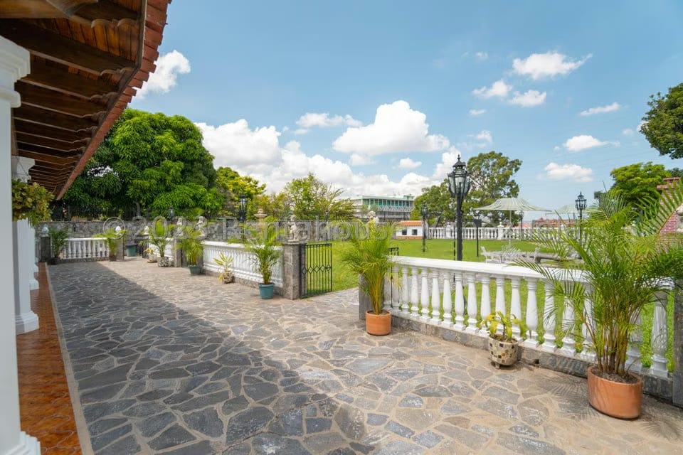 Casa (Duplex) en Venta en Cumbres de Curumo, Distrito Metropolitano - 10
