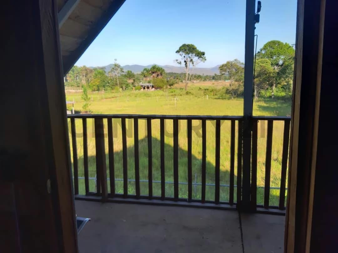 Se ofrece para la Venta Cómoda y bella casa tipo Chalet en Santa Elena de Uairen - 5