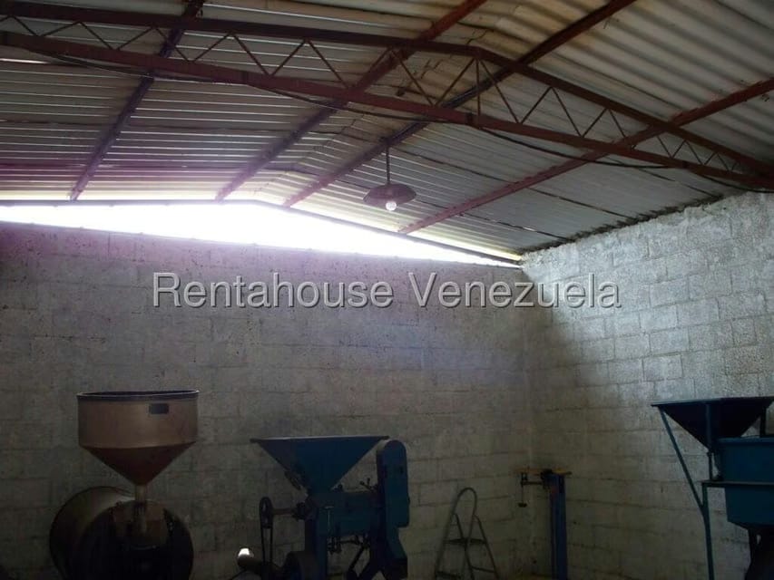 Comercial (Industrial) en Venta en Via Bocono, Trujillo - 28
