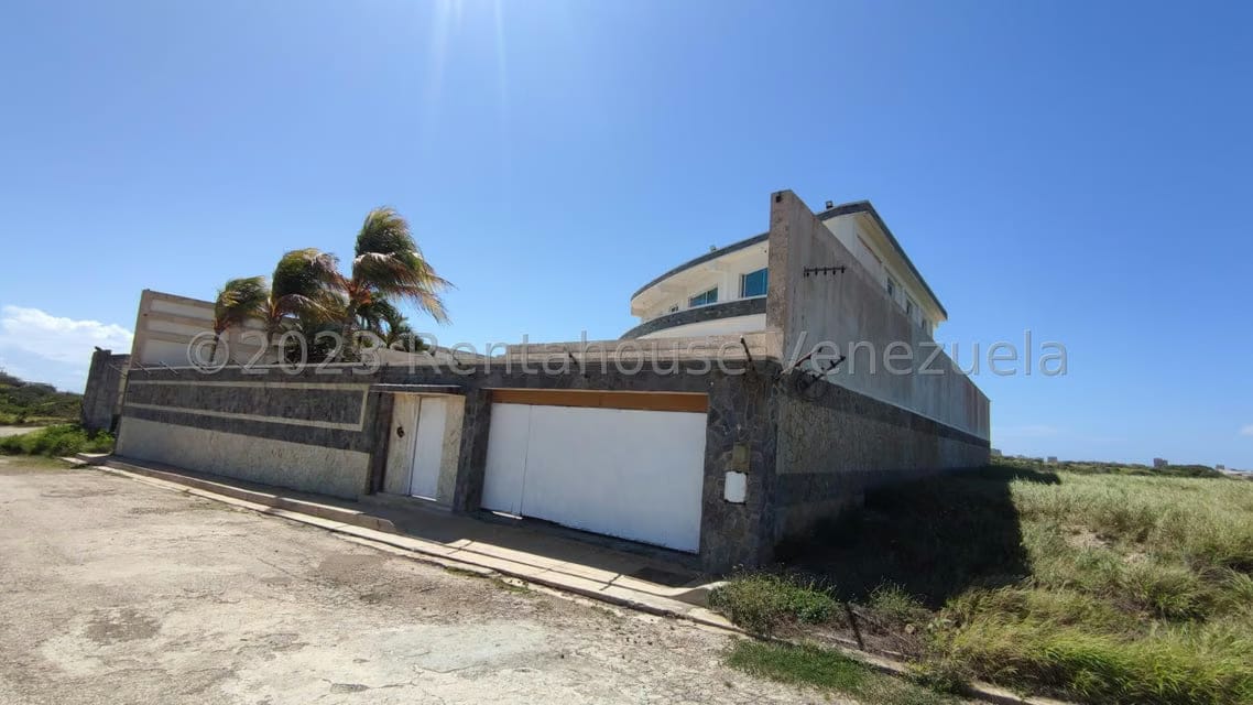 Casa (Multipes Niveles) en Venta en Playa Moreno, Nueva Esparta - 2