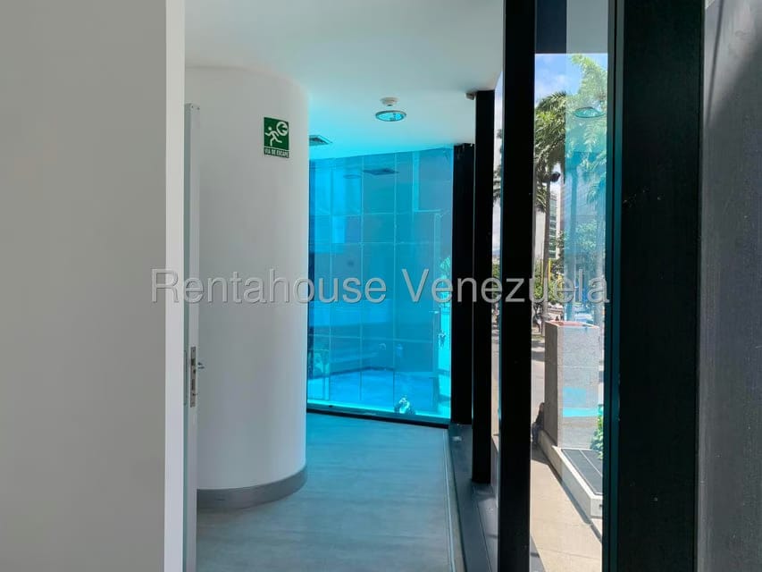 Comercial (Local Comercial) en Alquiler en El Rosal, Distrito Metropolitano - 4