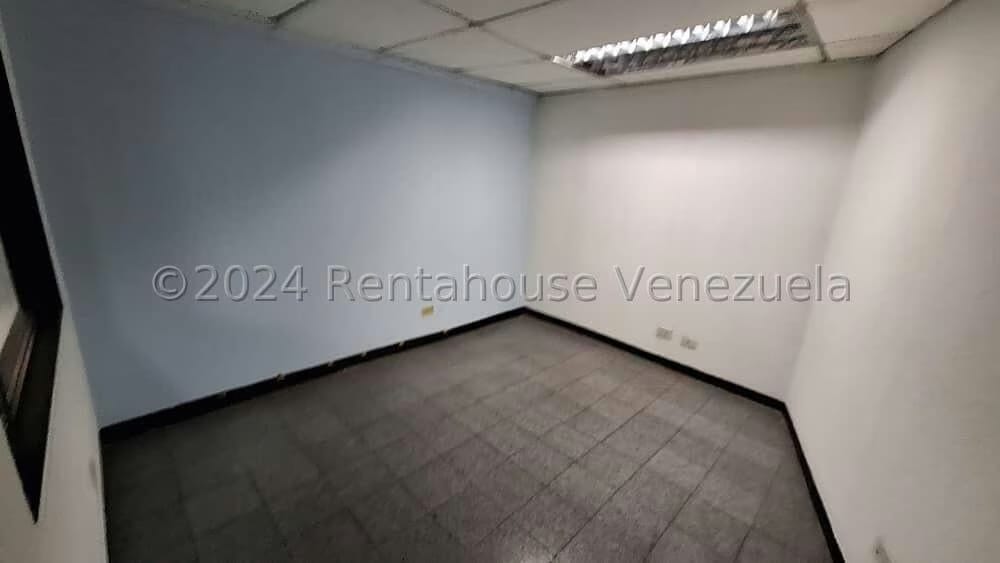 Comercial (Local Comercial) en Alquiler en La Urbina, Distrito Metropolitano - 11