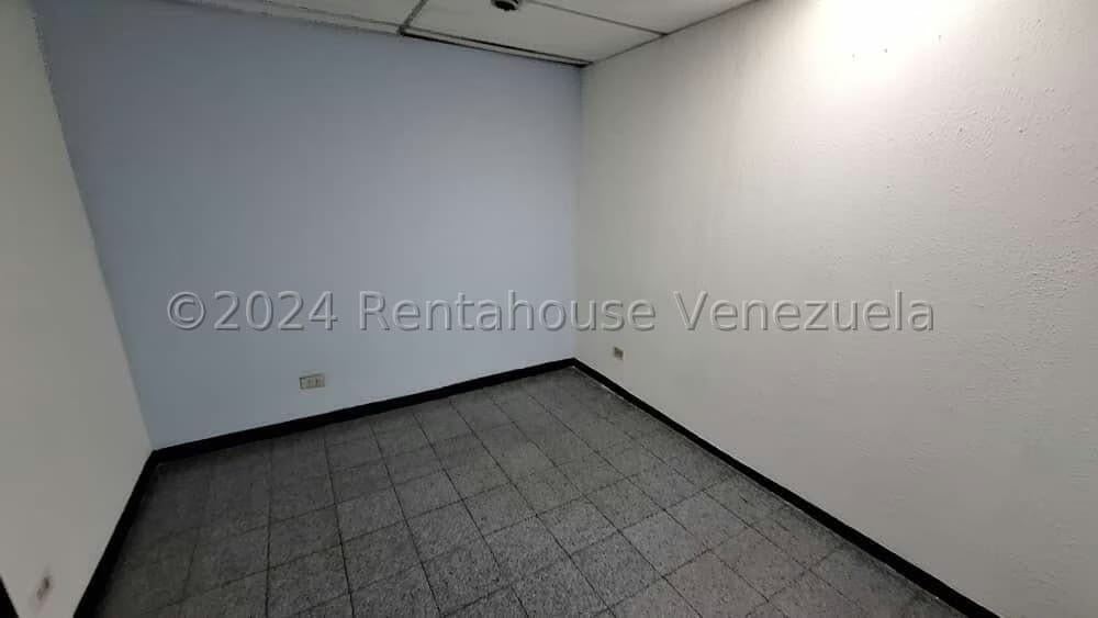 Comercial (Local Comercial) en Alquiler en La Urbina, Distrito Metropolitano - 13