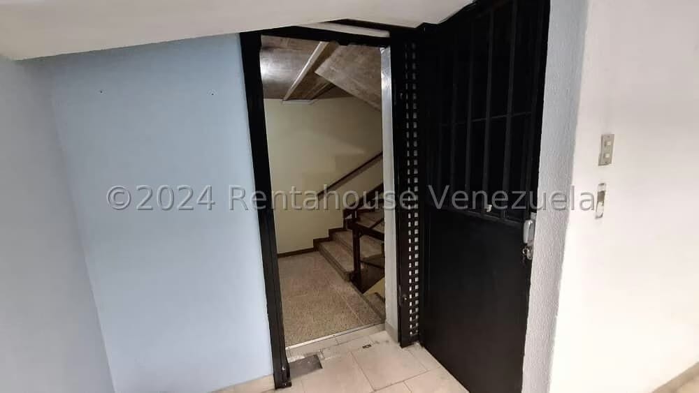 Comercial (Local Comercial) en Alquiler en La Urbina, Distrito Metropolitano - 3