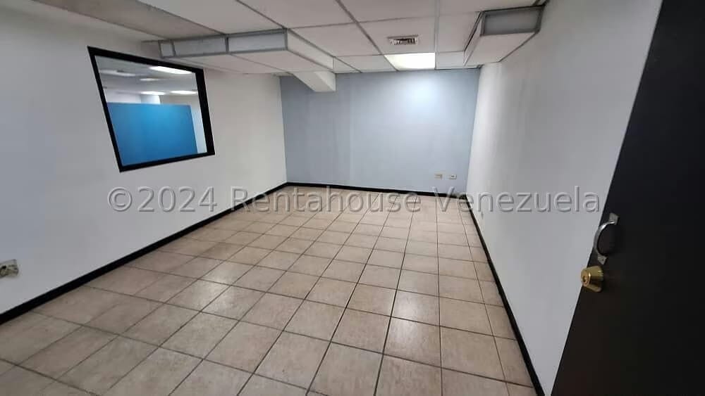 Comercial (Local Comercial) en Alquiler en La Urbina, Distrito Metropolitano - 21