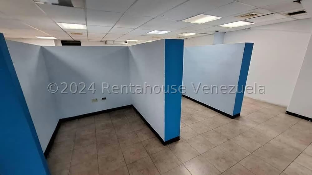 Comercial (Local Comercial) en Alquiler en La Urbina, Distrito Metropolitano - 24