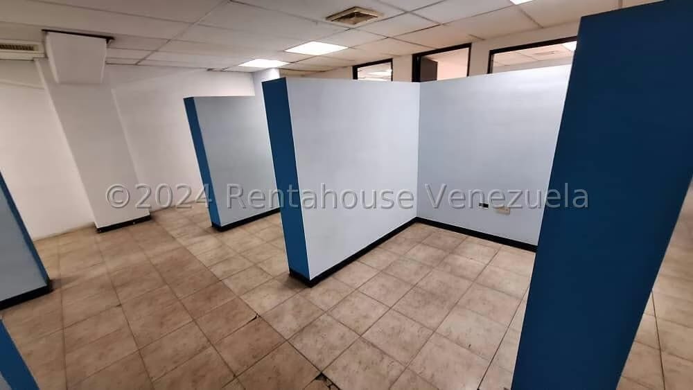 Comercial (Local Comercial) en Alquiler en La Urbina, Distrito Metropolitano - 25