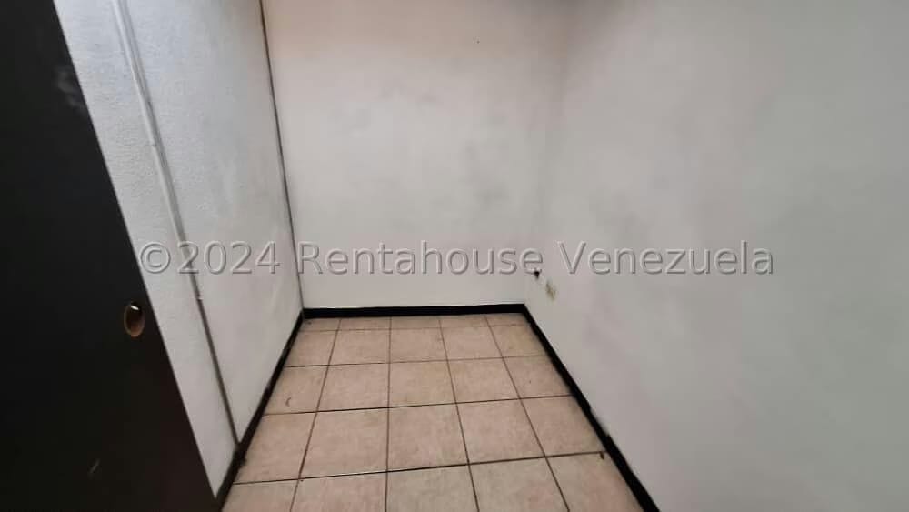 Comercial (Local Comercial) en Alquiler en La Urbina, Distrito Metropolitano - 26