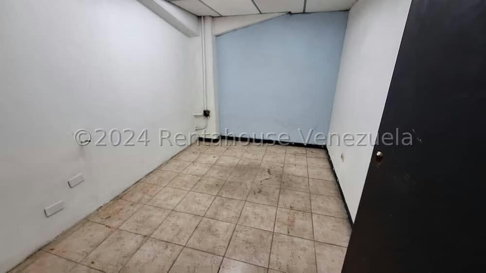 Comercial (Local Comercial) en Alquiler en La Urbina, Distrito Metropolitano - 27