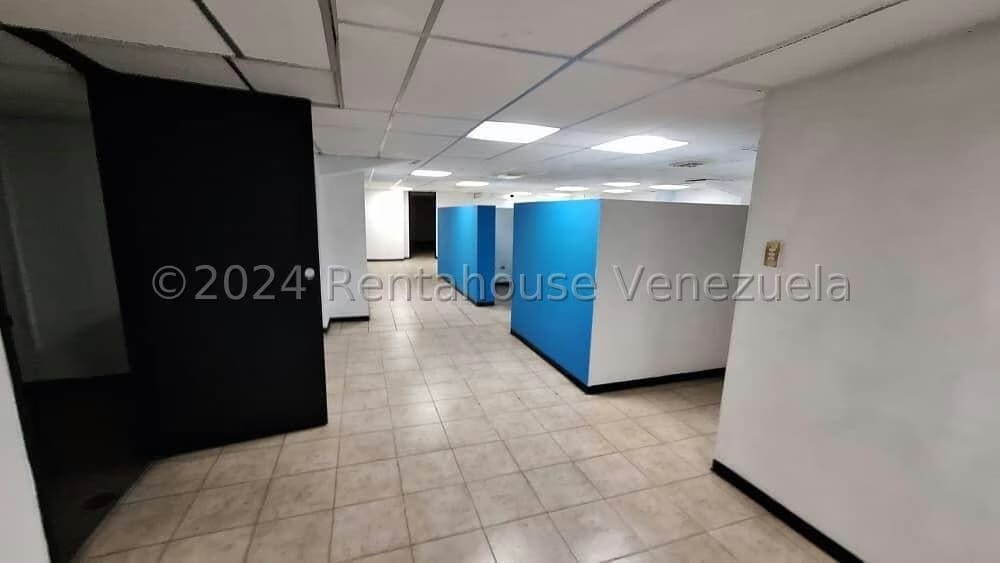 Comercial (Local Comercial) en Alquiler en La Urbina, Distrito Metropolitano - 30
