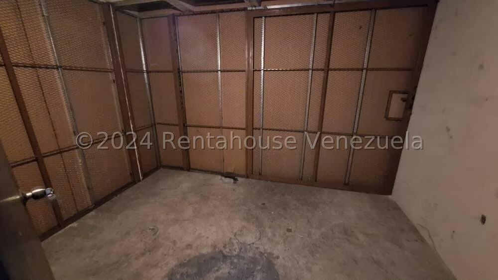 Comercial (Local Comercial) en Alquiler en La Urbina, Distrito Metropolitano - 33