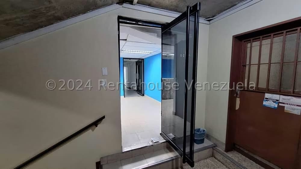 Comercial (Local Comercial) en Alquiler en La Urbina, Distrito Metropolitano - 37
