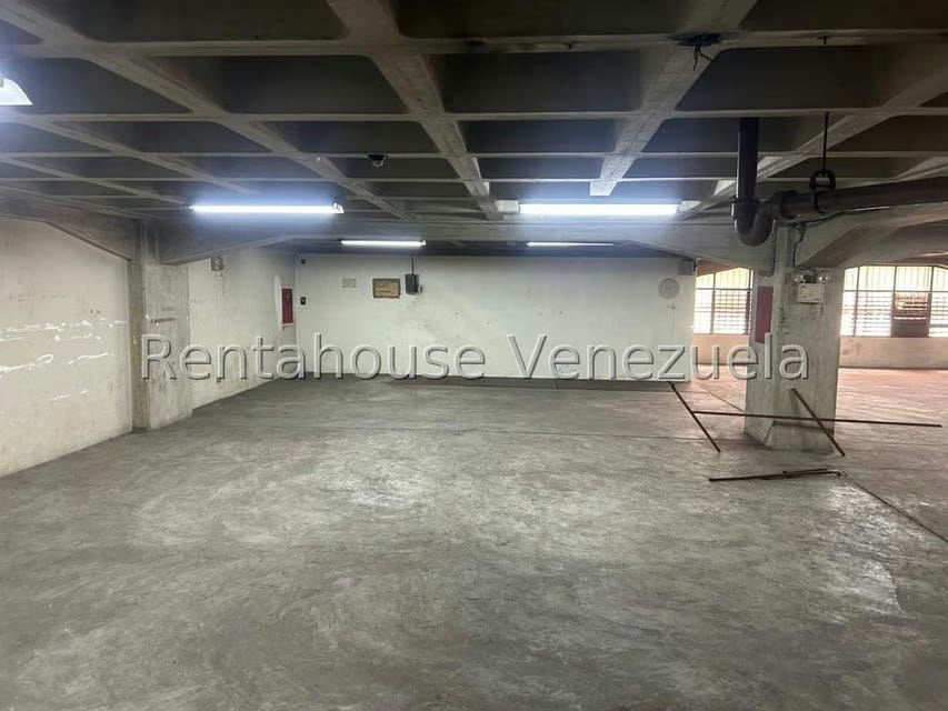 Comercial (Local Comercial) en Alquiler en La Urbina, Distrito Metropolitano - 40