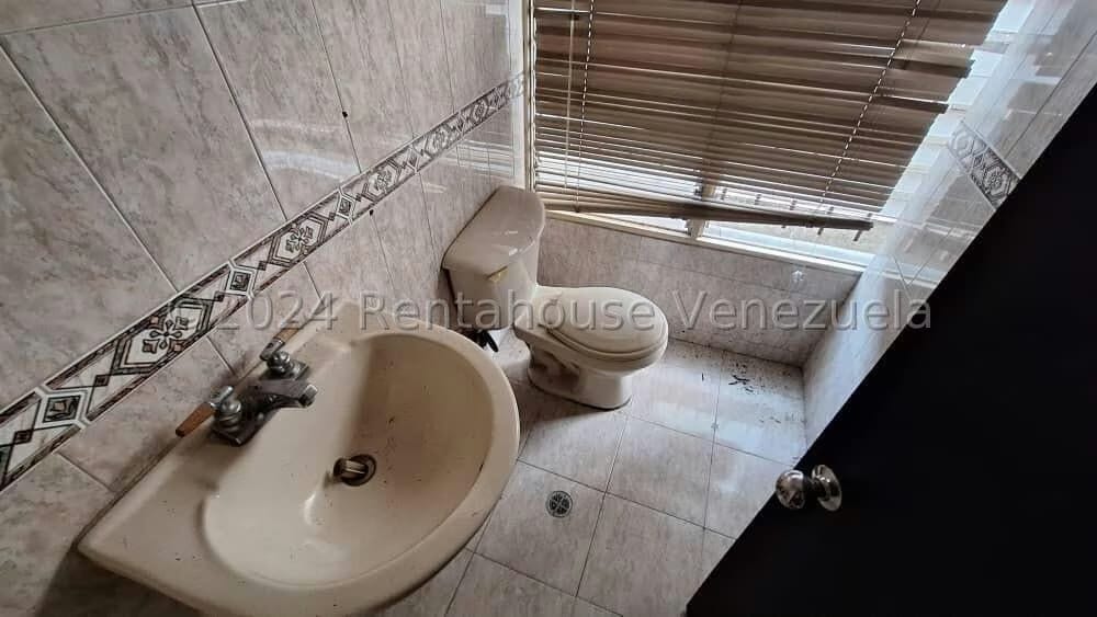 Comercial (Local Comercial) en Alquiler en La Urbina, Distrito Metropolitano - 5