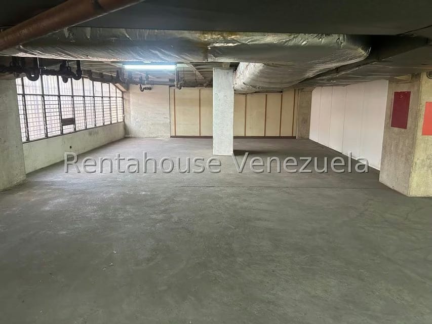 Comercial (Local Comercial) en Alquiler en La Urbina, Distrito Metropolitano - 42
