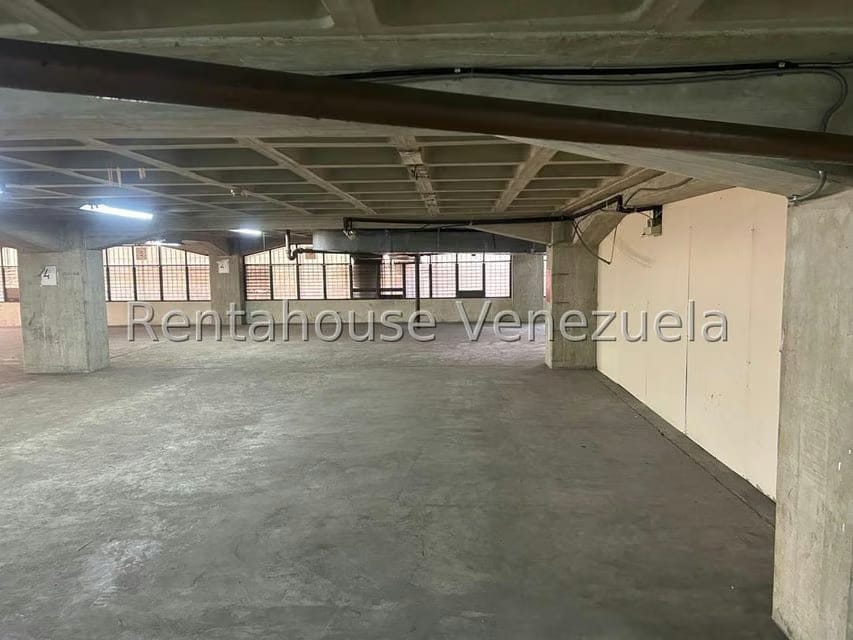 Comercial (Local Comercial) en Alquiler en La Urbina, Distrito Metropolitano - 43