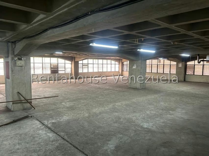 Comercial (Local Comercial) en Alquiler en La Urbina, Distrito Metropolitano - 44