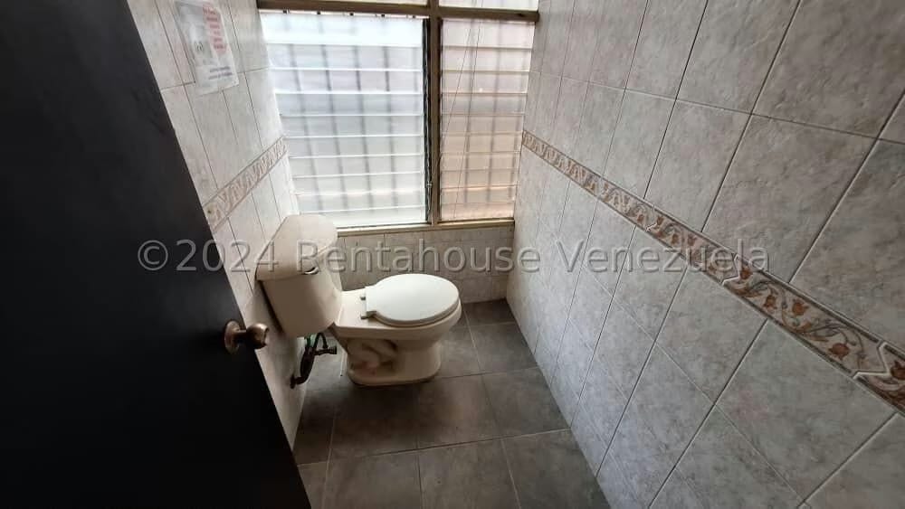 Comercial (Local Comercial) en Alquiler en La Urbina, Distrito Metropolitano - 6