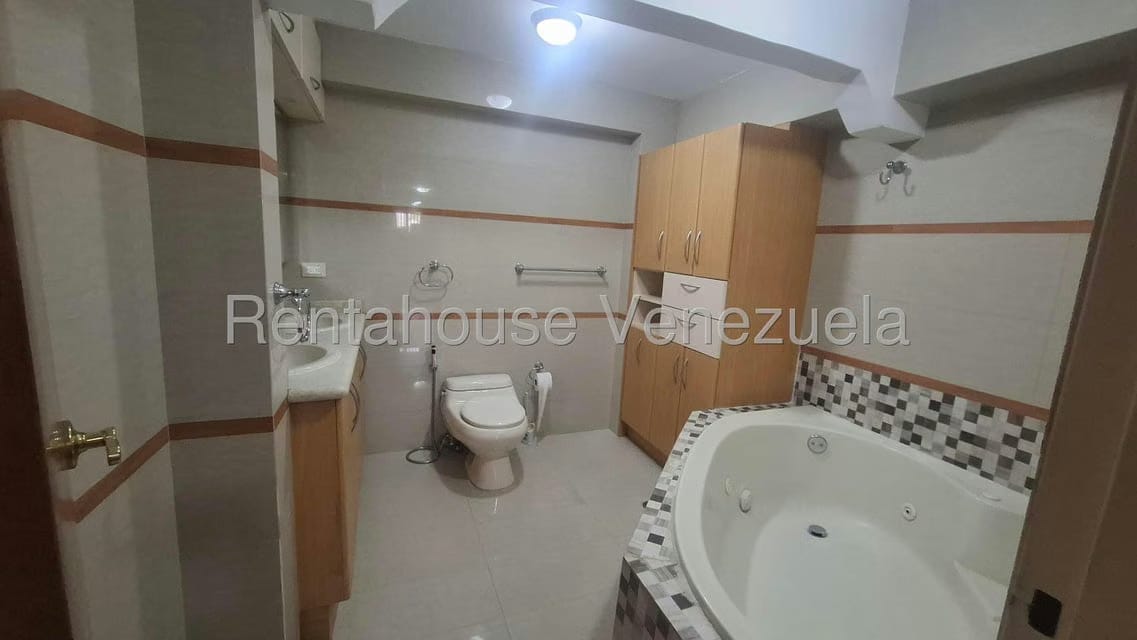 Apartamento (1 Nivel) en Alquiler en Los Samanes, Distrito Metropolitano - 12