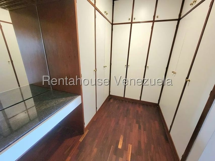 Casa (Multipes Niveles) en Alquiler en Colinas del Tamanaco, Distrito Metropolitano - 14
