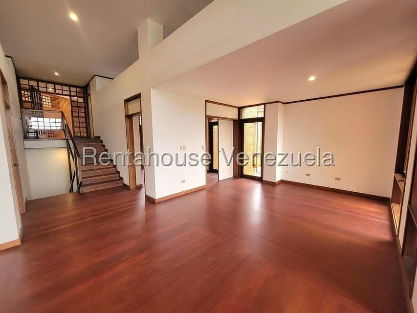 Casa (Multipes Niveles) en Alquiler en Colinas del Tamanaco, Distrito Metropolitano - 3