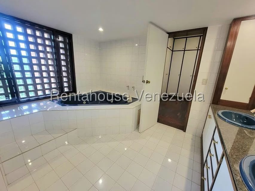 Casa (Multipes Niveles) en Alquiler en Colinas del Tamanaco, Distrito Metropolitano - 21